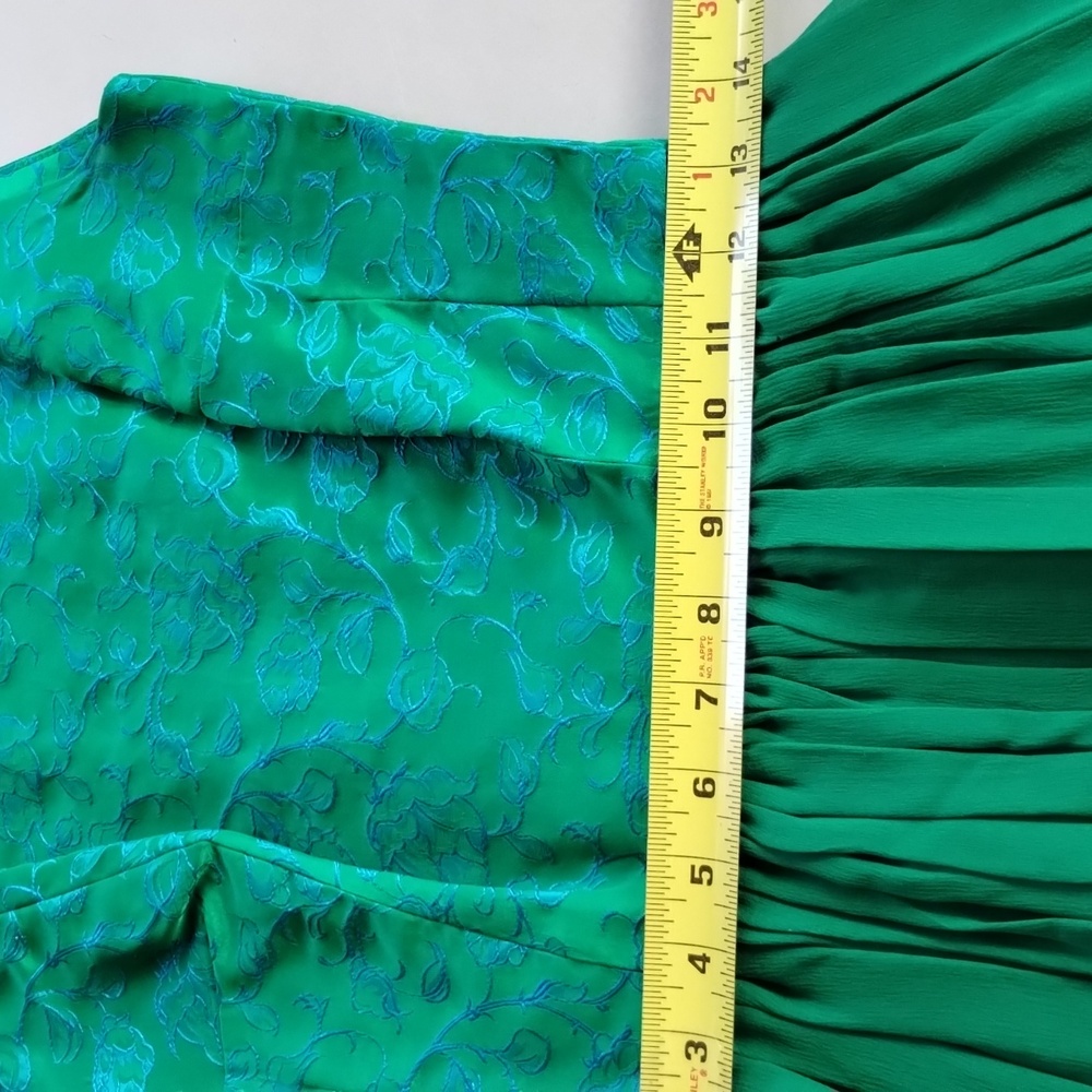 Elegant Floral Embroidered Green Sleeveless Dress Pleated Vibrant Colorful Chic - Picture 9 of 11